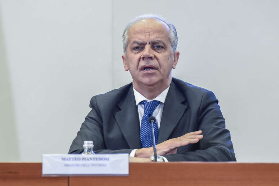 Cosa prevede il decreto contro le ong di Piantedosi, falso e ipocrita