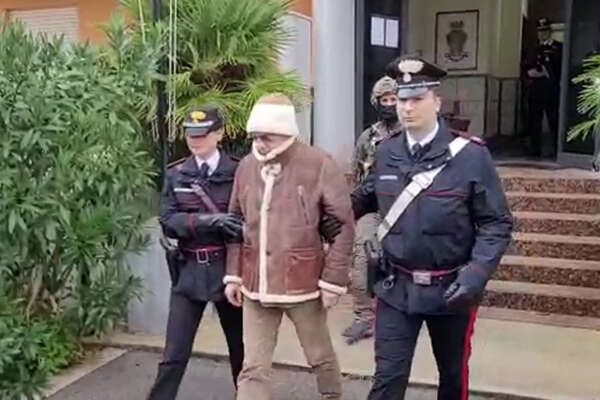 Messina Denaro: “Sono un contadino, non conosco Cosa Nostra”. Silenzio sul piccolo sciolto nell’acido nel 1993