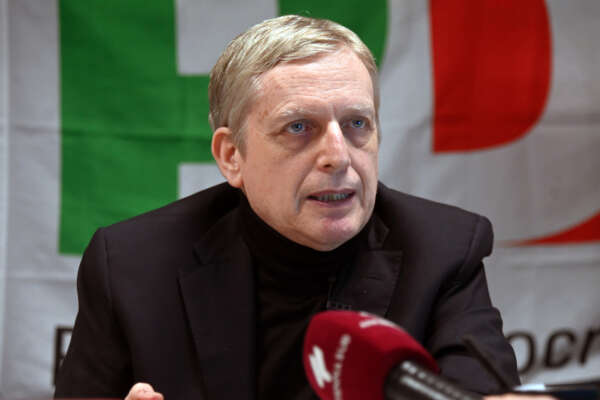 “Aumento salari, diritto a curarsi e missione scuola”, il nuovo Pd secondo Gianni Cuperlo “Aumento salari, diritto a curarsi e missione scuola”, il nuovo Pd secondo Gianni Cuperlo