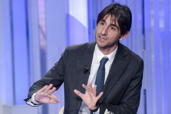 Giovanni Donzelli rinnega il fratello dopo l’arresto: tanto “vota per il centrosinistra”