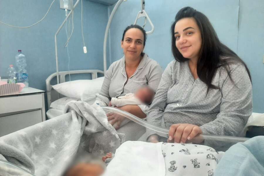 Mamma e nonna nel giro di 24 ore, la storia di Mara e della figlia Paola: gioia al Cardarelli