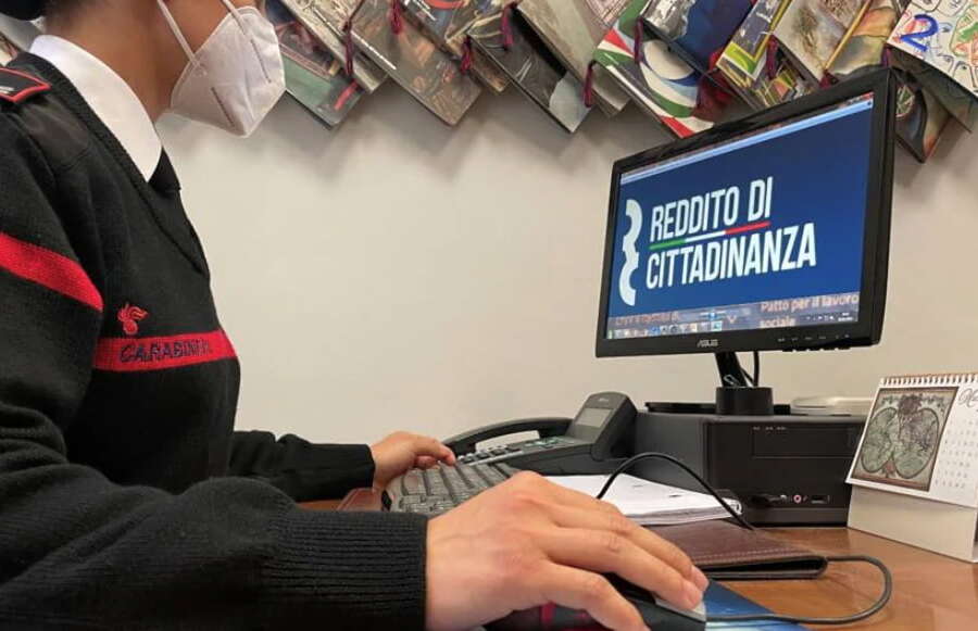 Legati ai clan di camorra ma col reddito di cittadinanza, blitz e maxi sequestro dei carabinieri nel napoletano