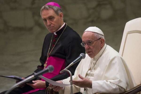 Padre Georg, continuano le rivelazioni: “Francesco non ascoltò Ratzinger sulla filosofia gender”