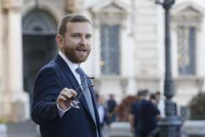 “Cambiamo nome al Pd”, la proposta di Provenzano fa calare il gelo al Nazareno