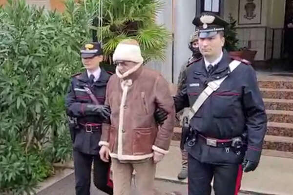 Arrestata la sorella di Messina Denaro, il ruolo di Rosalia: “Gestiva la cassa e i suoi pizzini”