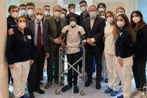 In fuga dalla Costa d’Avorio e salvato a Napoli, la storia di Mory: aveva la schiena ricurva e la tubercolosi