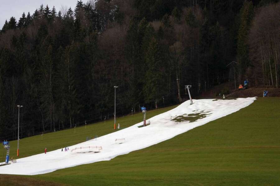 Neve, mai così poca sulle Alpi negli ultimi 600 anni: la durata si è ridotta di oltre un mese