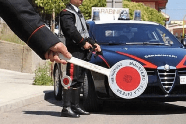 Schianto a Napoli, carabiniere travolto dallo scooter guidato da 18enne: sono entrambi gravi