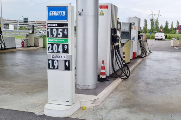 Benzinai in sciopero il 25 e 26 gennaio, la reazione al ‘caro carburanti’: “Basta fango, è un imbroglio mediatico”