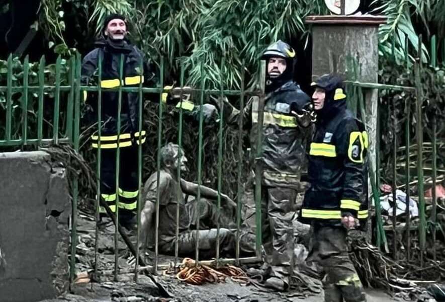Strage Casamicciola, torna a casa l’uomo del fango: Peppe dimesso dopo 37 giorni. “Migliore inizio anno possibile”