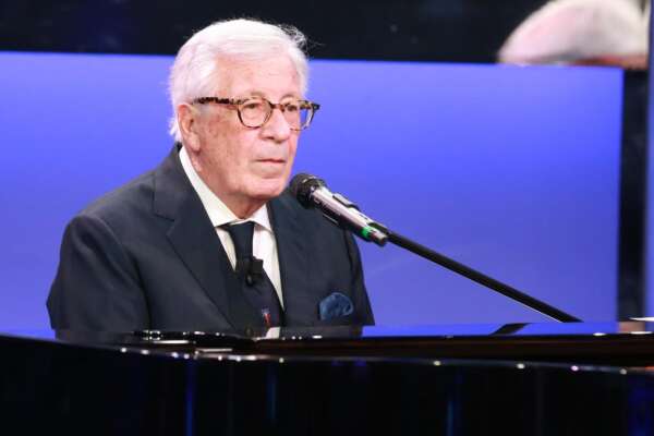 Chi è Peppino di Capri, il recordman di presenze a Sanremo torna all’Ariston per un “confronto generazionale” con i Maneskin