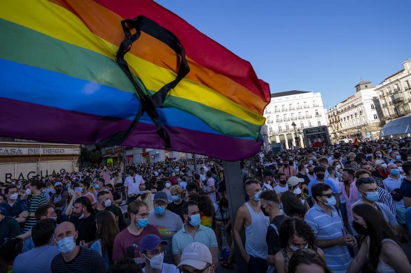 Legge Trans, aborto e congedi mestruali: via libera del Parlamento alle leggi storiche in Spagna