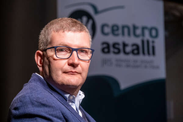 “Abbiamo invaso l’Africa e ora perseguitiamo chi la lascia”, intervista a Padre Camillo Ripamonti “Abbiamo invaso l’Africa e ora perseguitiamo chi la lascia”, intervista a Padre Camillo Ripamonti