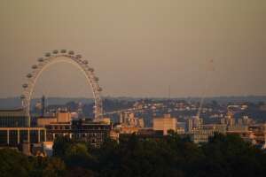 L’Inghilterra ‘scarica’ i rifugiati afghani accolti dopo la fuga dai talebani: “Hotel di Londra troppo costoso, trasferitevi a Leeds”