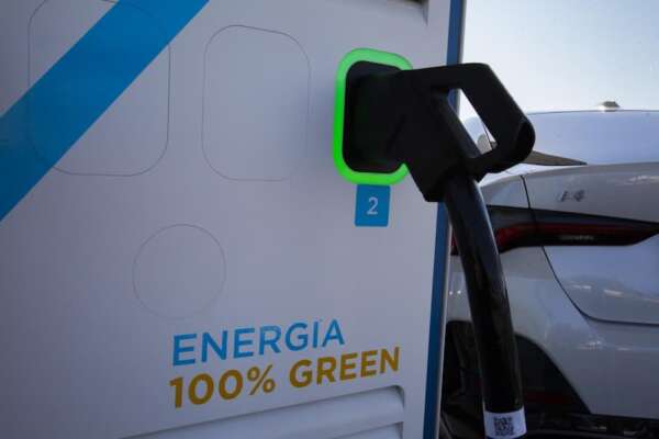 Stop alla vendita di auto a benzina e diesel: l’ok definitivo del Parlamento Europeo