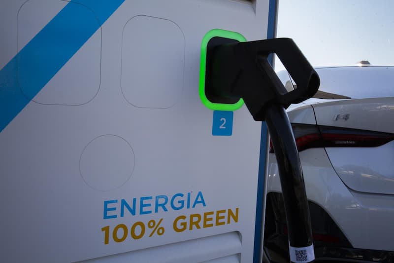 Stop alla vendita di auto a benzina e diesel: l’ok definitivo del Parlamento Europeo