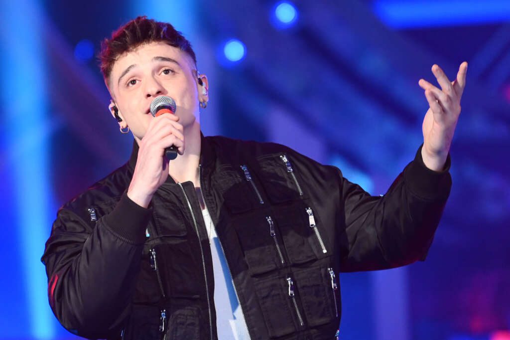 Chi è Olly, il rapper genovese a Sanremo con 