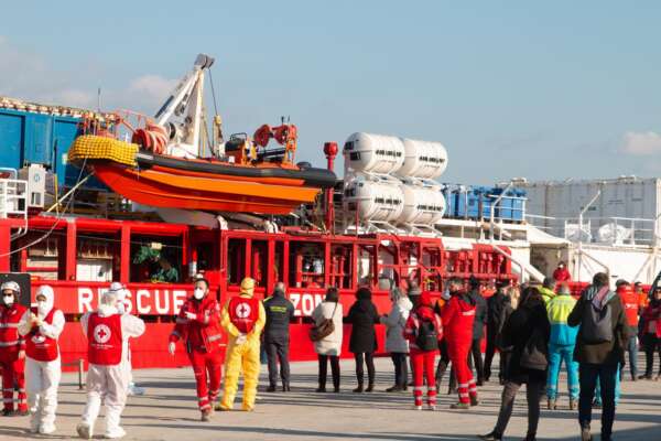 Anche l’Onu bacchetta la Meloni: il decreto sui migranti è illegale Anche l’Onu bacchetta la Meloni: il decreto sui migranti è illegale