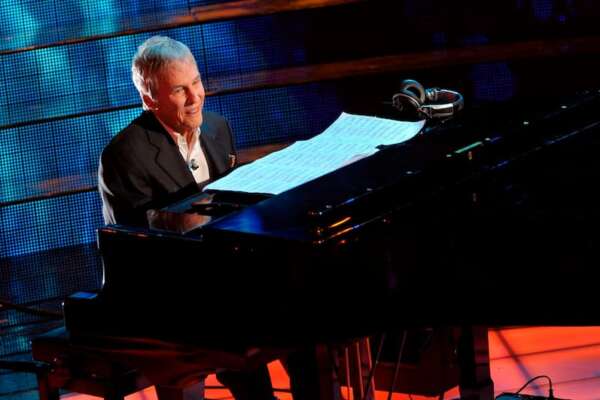È morto Burt Bacharach, addio al compositore da Oscar e genio della canzone pop