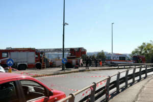 Minaccia di farla finita, giovane donna salvata da due poliziotti a Napoli: “A tutto c’è rimedio”