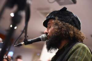 L’inno contro la guerra di Vinicio Capossela, ‘La crociata dei bambini’ a un anno dall’invasione in Ucraina