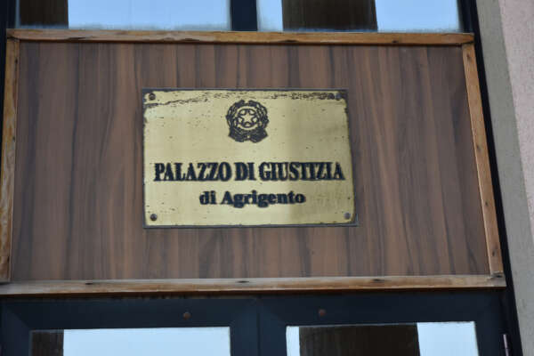 Foto Andrea Di Grazia/LaPresse1-7-2019AgrigentoCronacaInterrogatorio al tribunale di Agrigento per la comandante della Sea Watch 3, Carola Rackete Photo Andrea Di Grazia/LaPresse1-7-2019newsAgrigento (IT)Interrogation to the court of Agrigento for the commander of the Sea Watch 3, Carola Rackete