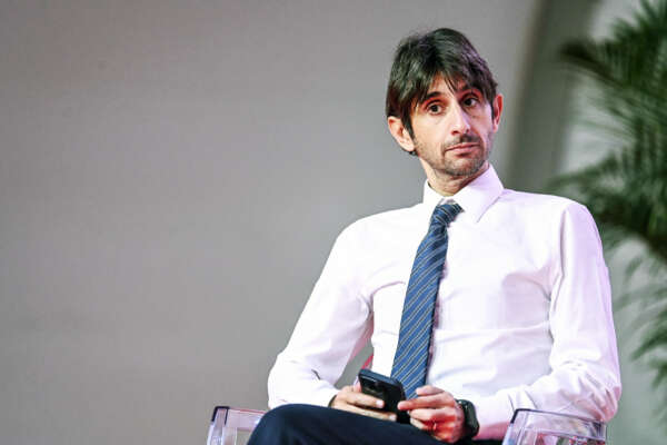 Il boomerang di Donzelli inguaia Meloni e fa vacillare Delmastro