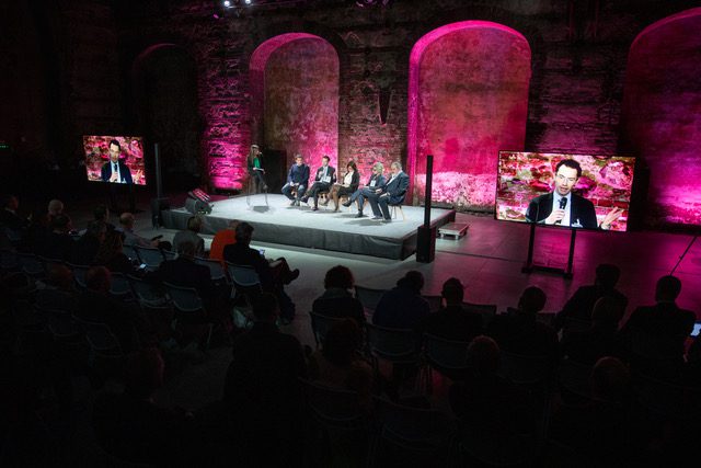 Qualità, formazione, etica del lavoro: le Langhe al centro del mondo del vino