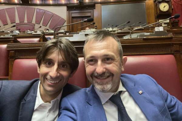 Caso Donzelli e Delmastro, le carte spifferate in Aula erano protette da decreto ministeriale