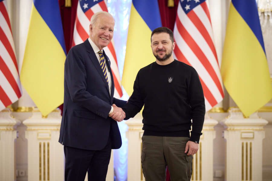 Biden va a Kiev col permesso di Putin: Mosca informata in anticipo della visita a “sorpresa”