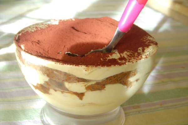 Morta per un tiramisù “vegano”, nel dolce c’era mascarpone che ha provocato lo shock anafilattico: 4 indagati