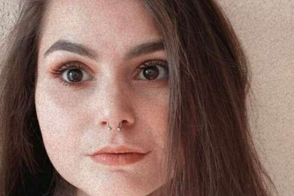 Muore dopo il tiramisù vegano, Anna si è sentita male dopo due cucchiaini: “Dolci vegani e al latte prodotti insieme” Muore dopo il tiramisù vegano, Anna si è sentita male dopo due cucchiaini: “Dolci vegani e al latte prodotti insieme”