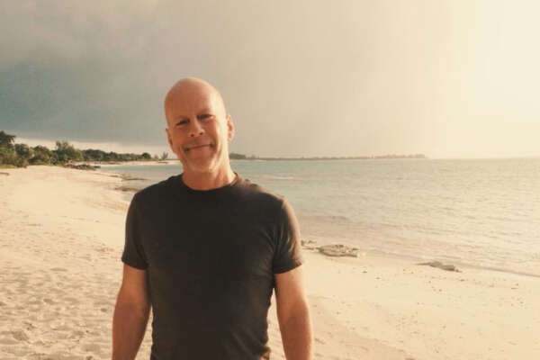Bruce Willis, il dramma dell’attore dopo la nuova diagnosi: “Soffre di demenza frontotemporale”
