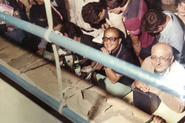 Il maestro Geppino Silvestri, sorridente, a bordo ring (Foto per gentile concessione del figlio Lino Silvestri)