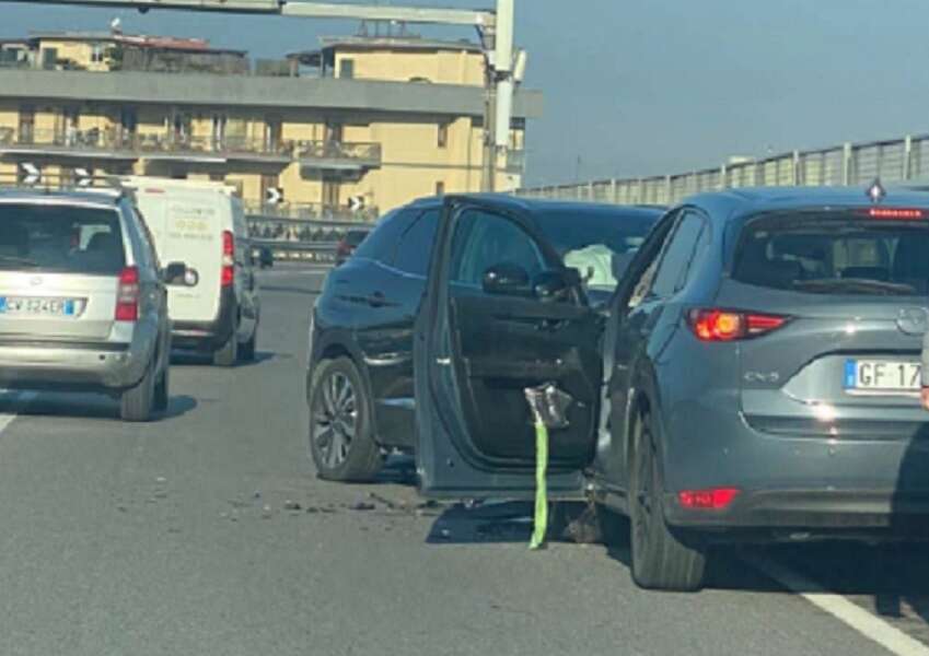 Frontale tra auto sulla Statale sorrentina, un morto e un ferito