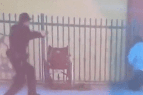 Afroamericano “giustiziato” dalla polizia, Anthony Lowe era in carrozzella e scappava sulle gambe mozzate: “Peggio di Floyd”