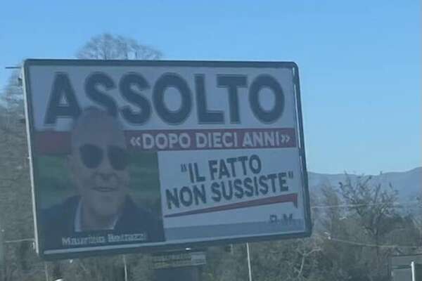 Assolto dopo 10 anni, tappezza la città di cartelloni per rivendicare la sua innocenza: il caso di Maurizio Bettazzi