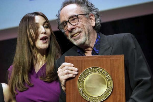 “Monica Bellucci e Tim Burton sono fidanzati”: la bomba gossip di ‘Paris Match’ fa il giro del mondo