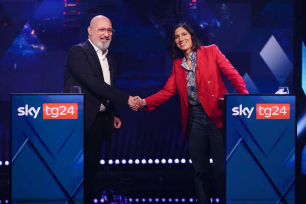 Il duello tv tra Bonaccini e Schlein per la guida del PD: scintille su diritti, Ucraina e correnti