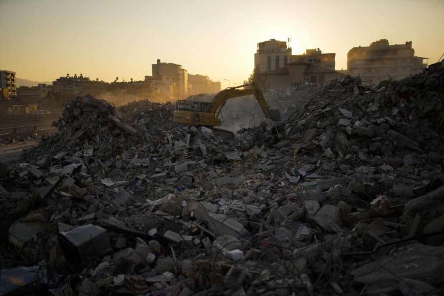 Il dramma della Siria divisa, 12 anni di guerra e ora il terremoto: “Lasciati soli, non ci resta che scappare”