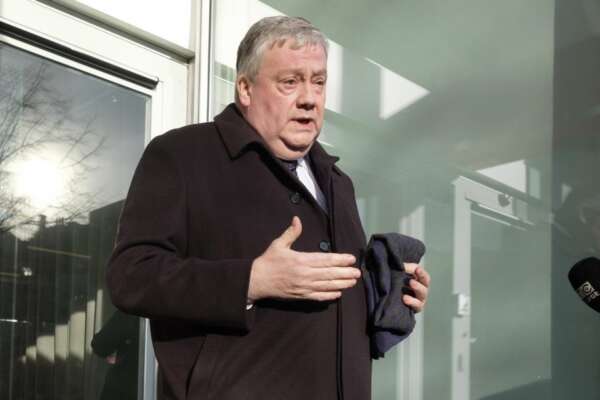 Qatargate, da mesi chiede di essere interrogato: Tarabella in stato di fermo ‘grazie’ a Panzeri. “Vi stavo aspettando”