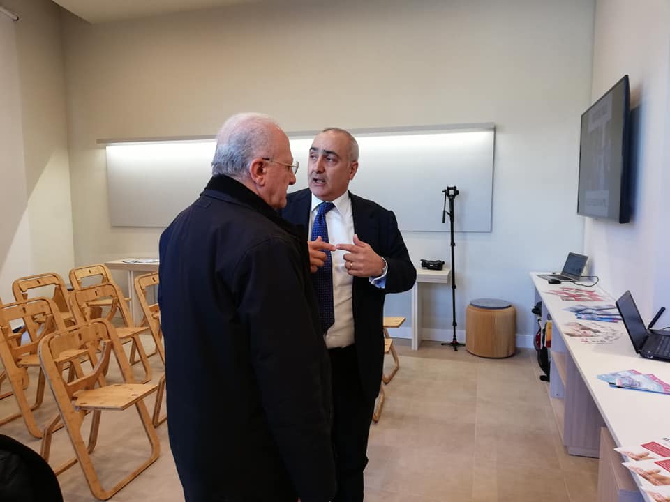 De Luca deve intervenire, negli ospedali di Napoli servizio dimezzato dopo che 900 lavoratori sono stati mandati a casa