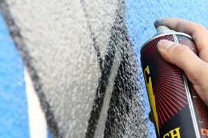 Writer travolto da treno dopo aver realizzato la scritta “Pace” a pochi metri dai binari Writer travolto da treno dopo aver realizzato la scritta “Pace” a pochi metri dai binari