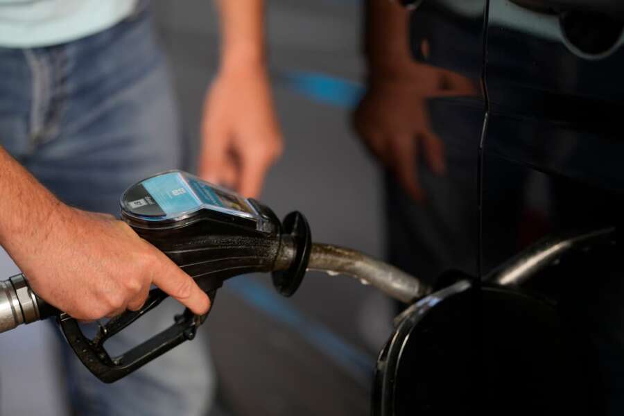 Stop motori benzina e diesel nel 2035, l’Italia si astiene: “Approccio ideologico ideologico dell’Europa”