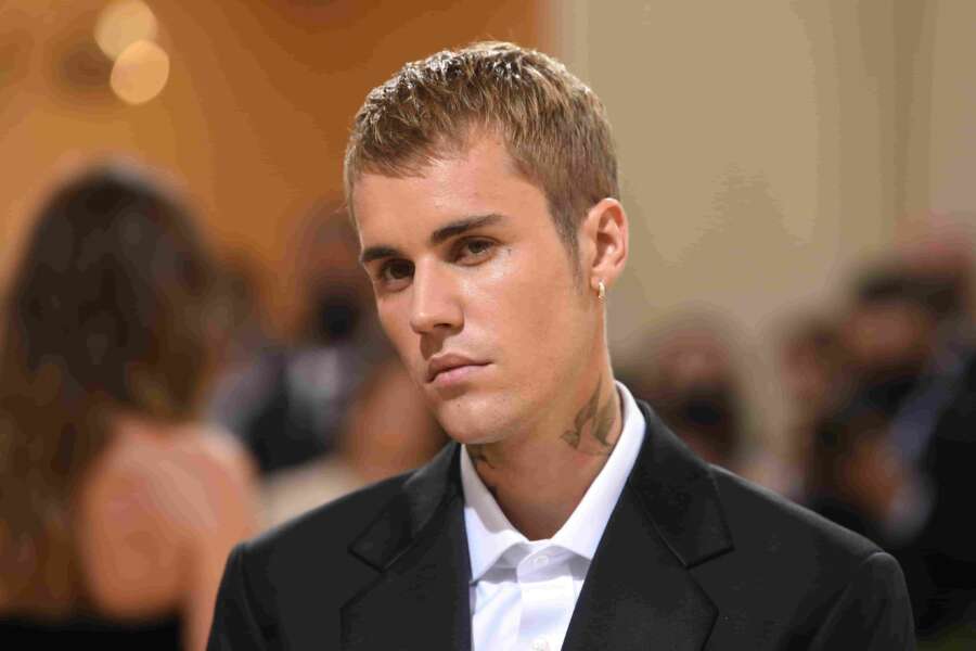 Che malattia ha Justin Bieber, il cantante cancella il tour mondiale