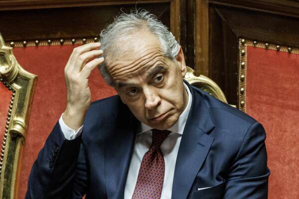 Perché i migranti non sono stati salvati, Piantedosi resta in silenzio e non risponde