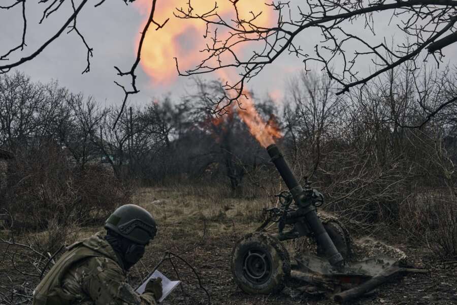 Guerra in Ucraina, l’analisi dopo 13 mesi di conflitto: Kiev a corto di uomini e armi, cresce il pessimismo tra gli alleati