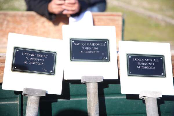 Strage di Cutro, l’appunto “natante con migranti” smentisce la ricostruzione ufficiale: la Finanza sapeva