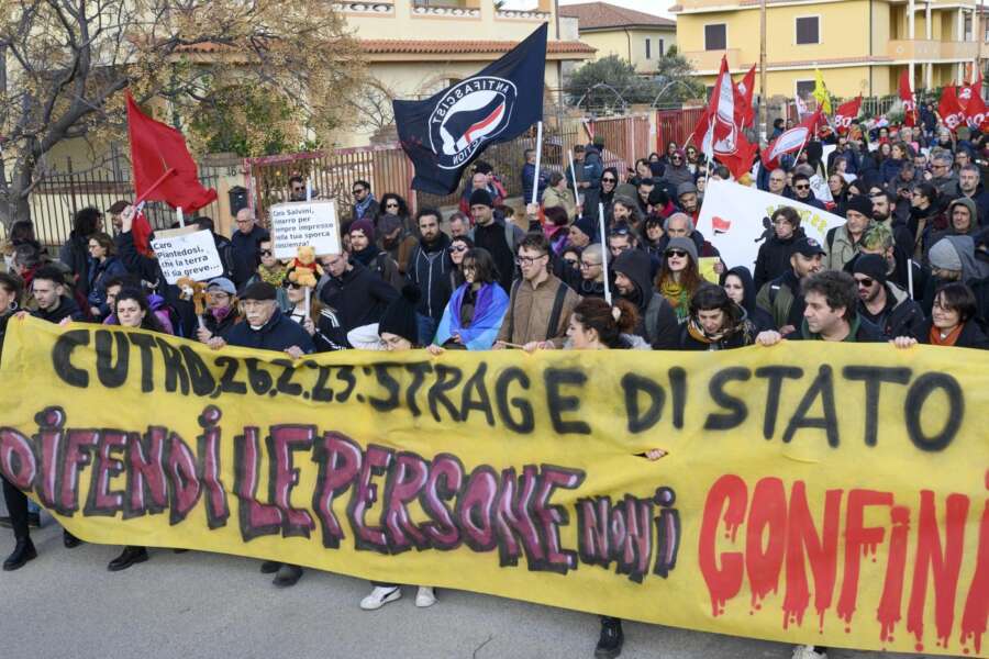 Cutro, le opposizioni chiedono al governo di fare luce sulla strage