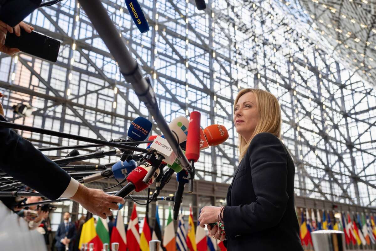 Soldi del Pnrr e diritti dei gay, l’Europa prende a schiaffi l’Italia della Meloni Soldi del Pnrr e diritti dei gay, l’Europa prende a schiaffi l’Italia della Meloni